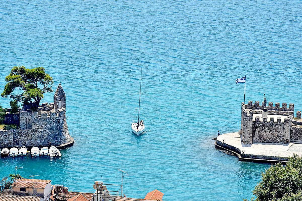 Nafpaktos-Luxury Suite Exteriör bild